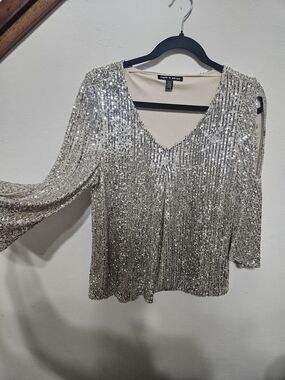 Cable & Gauge Sequin V-Neck Top